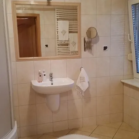 Monte Christo ホームステイ ミアストコ