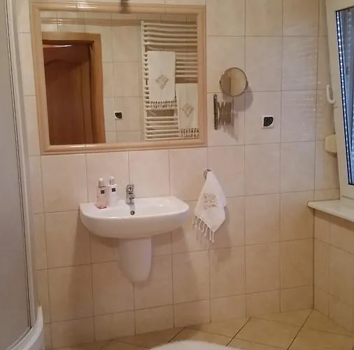 Monte Christo Проживание в семье Мястко