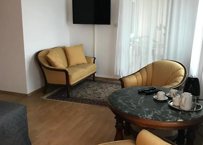 Monte Christo Проживание в семье Мястко